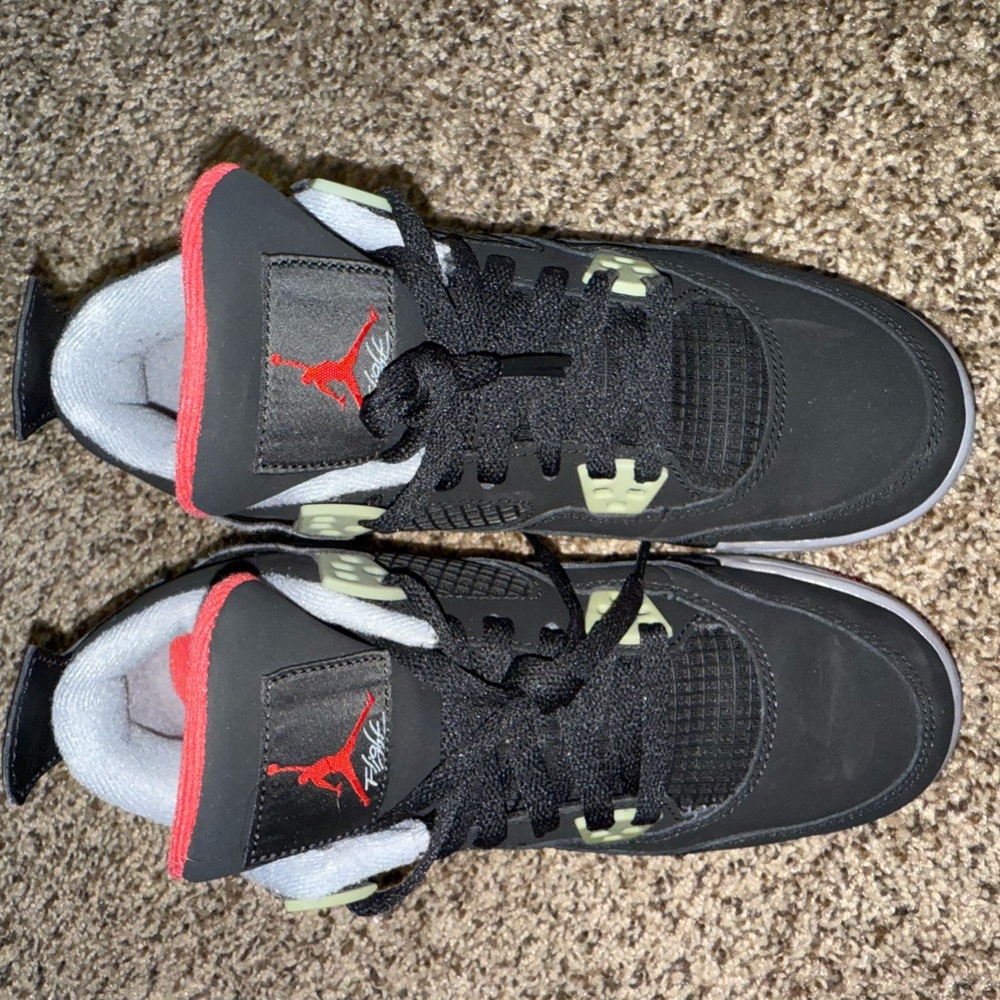 Retro Jordan 4 “Bred”  no box